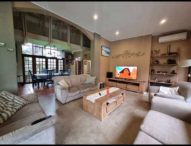 6 BEDROOM HOUSE FOR SALE IN MEER EN SEE